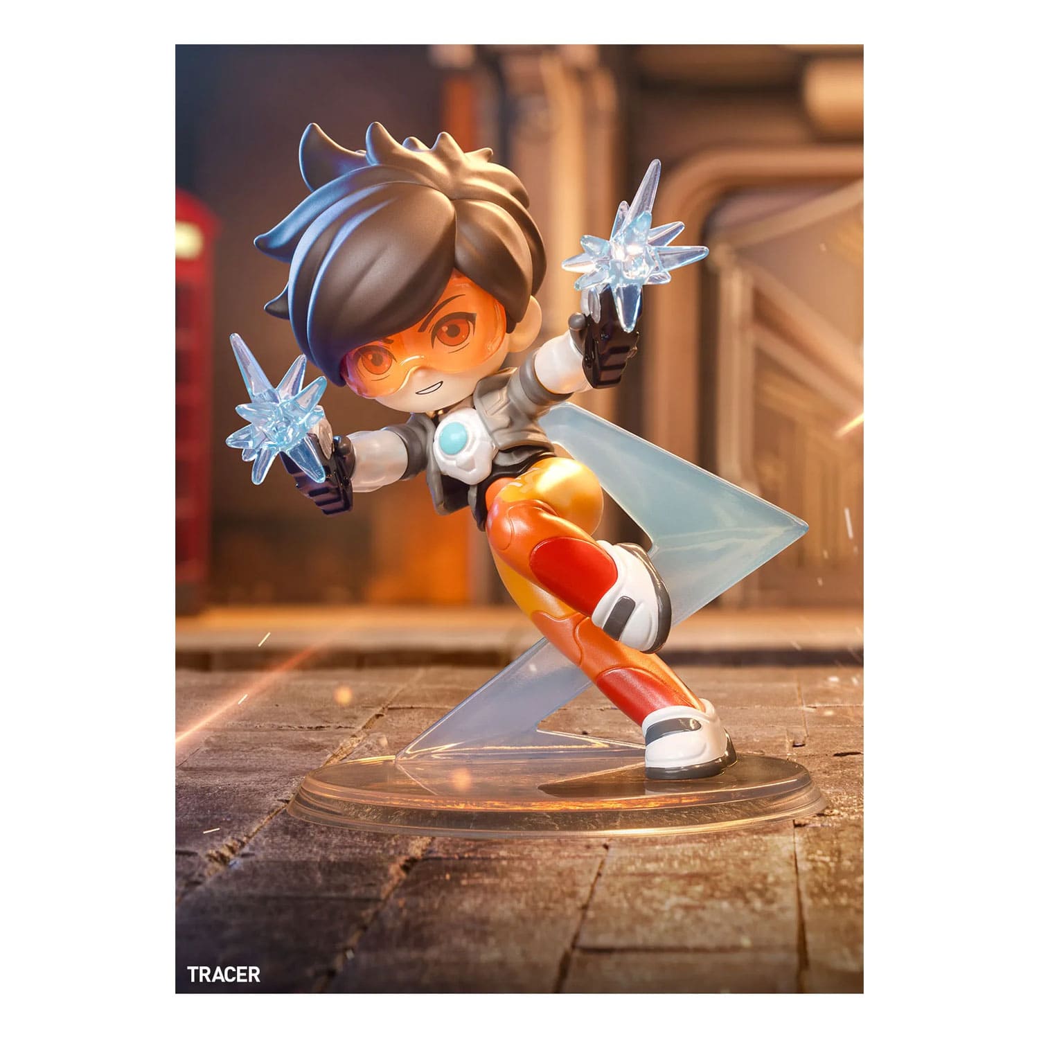 Die Blind Box POP MART Overwatch-Play-of-the-Game-Series Figurenbox mit der Figur Tracer mit Pose und Karte.