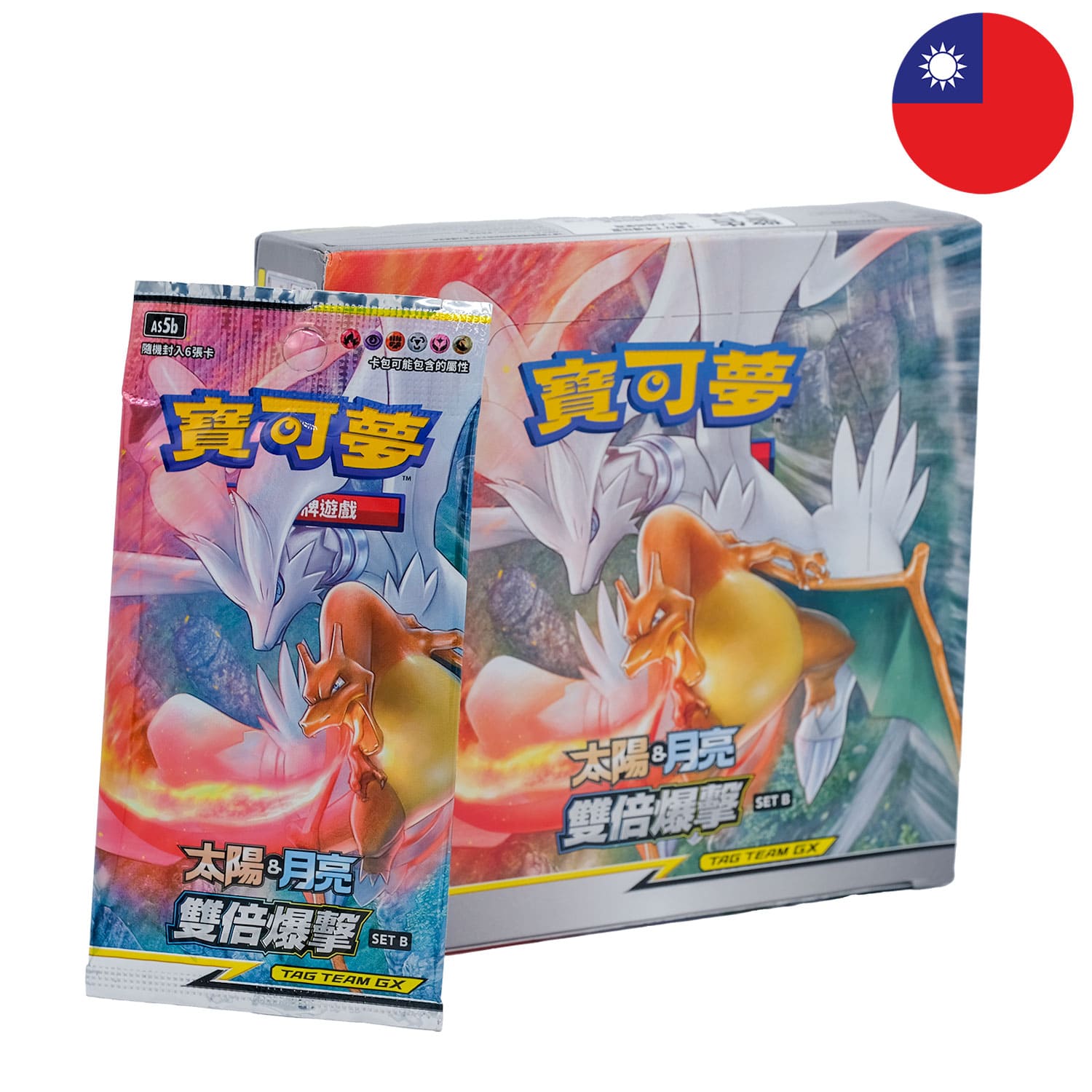 Das Tag Team GX Pokemon Display Double Burst: Double Blaze, geöffnet als Display, mit der Flagge Chinas in der Ecke.
