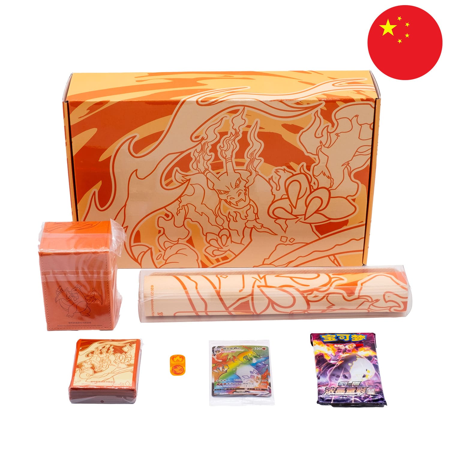 Die Inhalt der rot & orangene VMax Glurak Pokemon Box, aufgereiht und sortiert mit der Flagge Chinas in der Ecke.